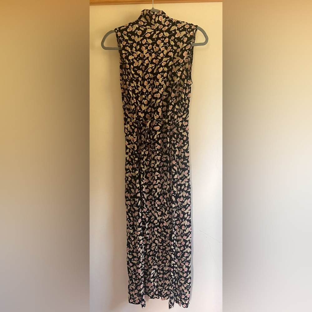 Women’s long sleeveless dress medium